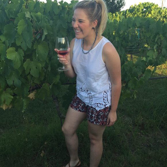 Meet your Posher, Lauren - Picture 1 of 1